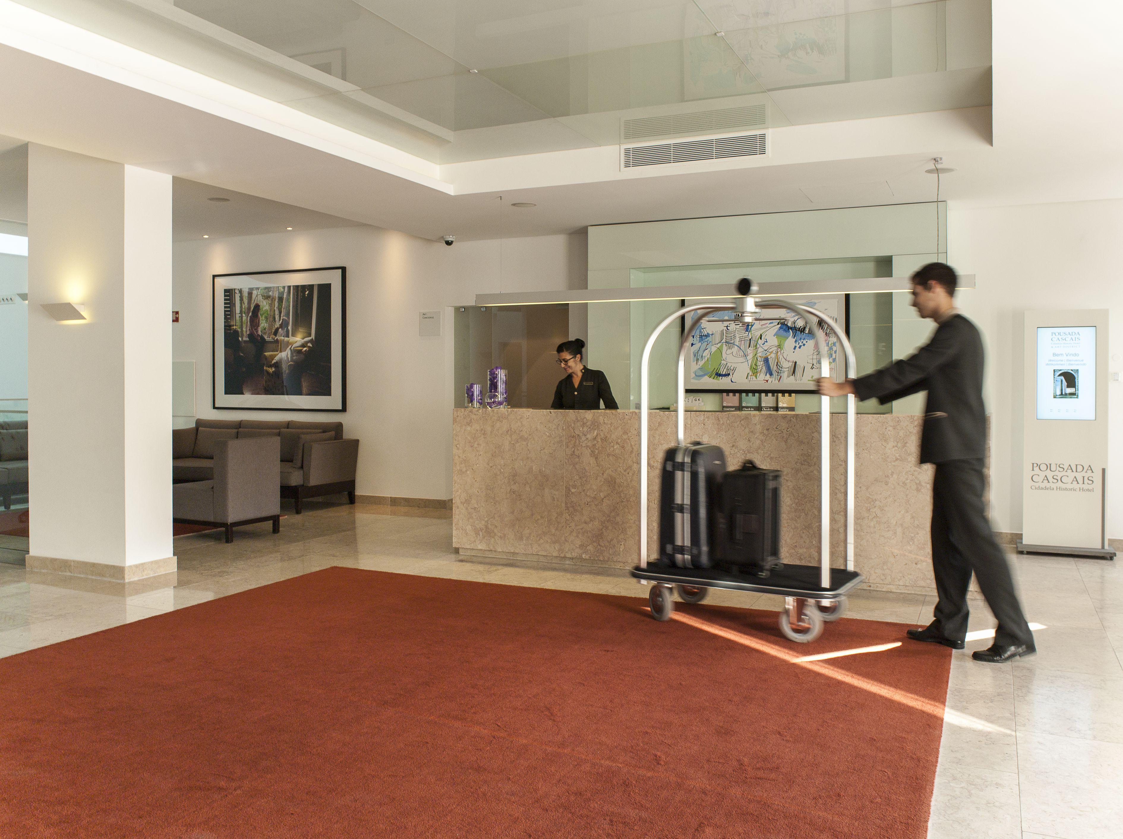 Pestana Cidadela Cascais - Pousada & Art District Exterior foto A bellboy pushing a luggage cart